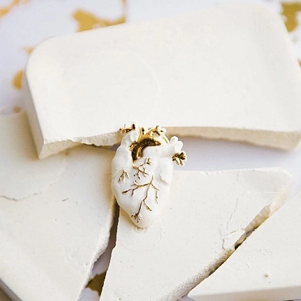 Брошь ручной работы Фарфор Булыгина «Сердце», бело-золотистая, фото 6.