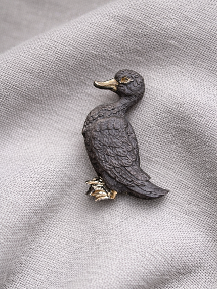 Брошь ручной работы Bulygin «Уточка», фарфор, чёрно-серебристая, фото 2.