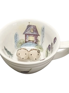 Чашка для чая ручной работы Мадам де Тюль с фигуркой внутри Пара ёжиков, белая, фарфор, 250 мл