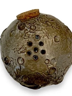 Солонка ручной работы «Луна», песочная, керамика