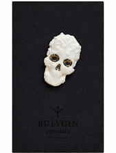 Брошь ручной работы Фарфор Булыгина «Череп» малый, бело-серебристая