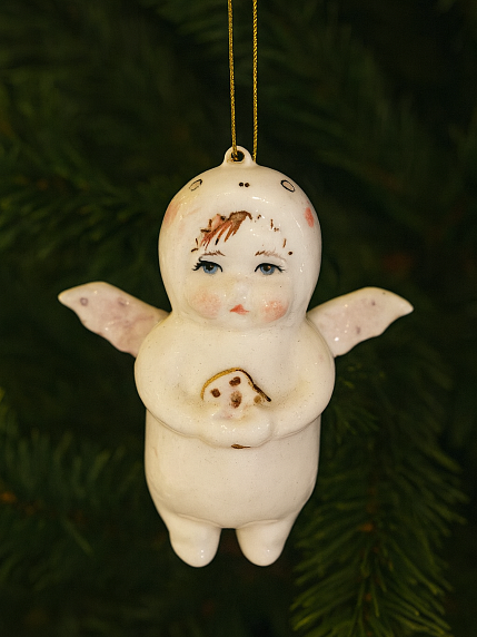 Ёлочная игрушка из фарфора «Малыш в костюме динозаврика», белый, 10 см, фото 3.