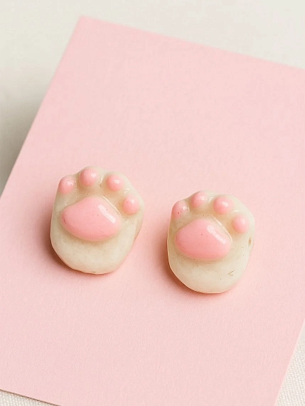 Серёжки-гвоздики Радость Рядом «Лапки», полимерная глина, белые, фото 2.