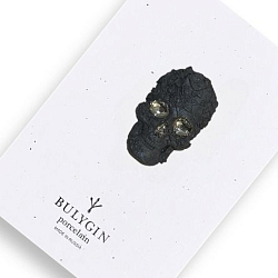 Брошь ручной работы Bulygin «Череп» малый, чёрная с серебром, фарфор