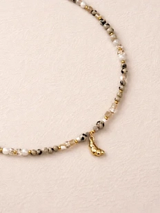 Чокер ручной работы Идеальное совпадение «Круассан», бежевый, перламутр, далматиновая яшма и стеклянный бисер