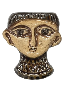 Брошь ручной работы «Лицо мужчины в свитере», коричневая, керамика