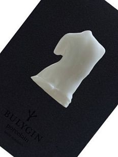 Брошь ручной работы Bulygin «Торс спина», белая, фарфор