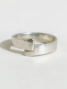 Кольцо из нейзильбера «Замкнутая линия»