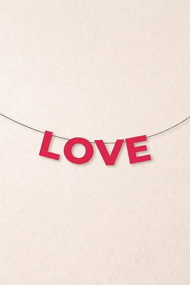 Бумажная гирлянда из букв Магия букв «Love», красная, картон, 240 г/м², фото 1.