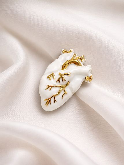 Брошь ручной работы Bulygin «Сердце», фарфор, бело-золотистая, фото 2.
