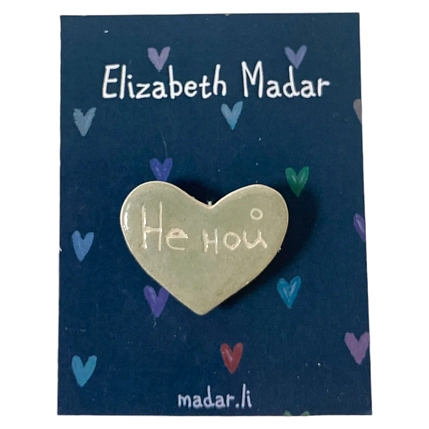 Брошь ручной работы Elizabeth Madar сердечко «Не ной», светло-зелёная, керамика, фото 1.