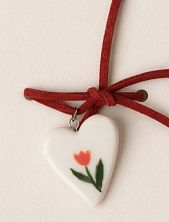 Чокер ручной работы с сердечком «Цветок» на ленточке, полуфарфор