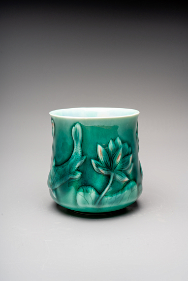 Кружка ручной работы «Лотос и карп», тёмно-зелёная, фарфор, 430 мл, фото 2.