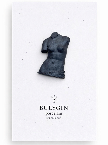 Брошь ручной работы Bulygin «Античный торс», чёрная, фарфор, фото 1.