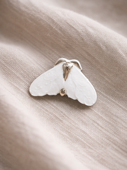 Брошь ручной работы Bulygin «Моль», бело-серебристая, фарфор, фото 2.