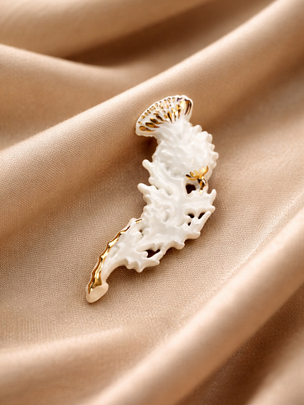 Брошь ручной работы Bulygin «Чертополох», бело-золотистая, фарфор, фото 2.