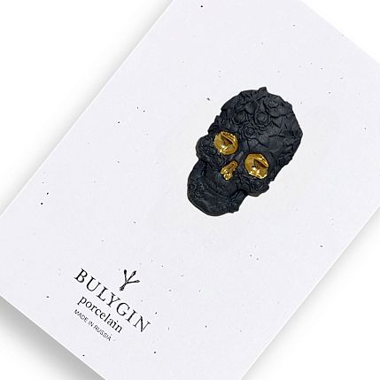 Брошь ручной работы Bulygin «Череп» малая, фарфор, чёрно-золотистая, фото 1.