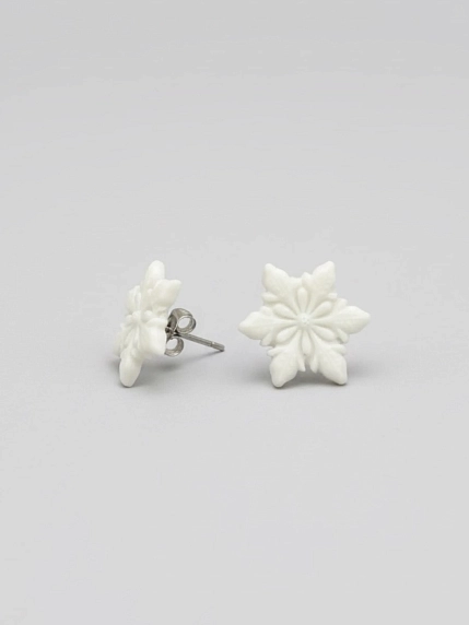 Серёжки-гвоздики КерамЕлКа «Звёздные снежинки», белые, фарфор, фото 1.