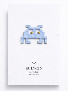 Брошь ручной работы Bulygin «Захватчик» №2, синяя, фарфор