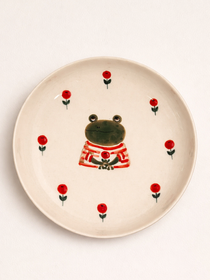 Тарелка ручной работы Ким керамика с бортиком Лягушка с красными ягодками, белая, фарфор, 16 см, фото 1.