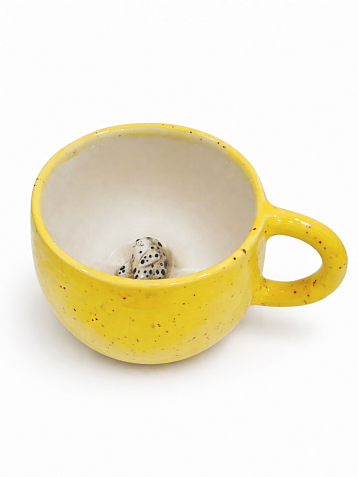 Кружка ручной работы с фигуркой внутри Тюлень, жёлтый, керамика, 400 мл, фото 2.