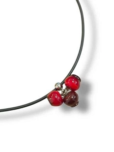 Колье Керко ручной работы со стеклянными ягодками брусники