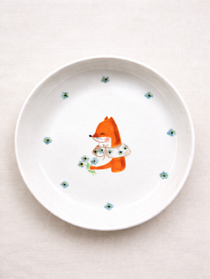 Тарелка ручной работы с бортиком Лисёнок с голубыми цветочками, белая, фарфор, 16 см
