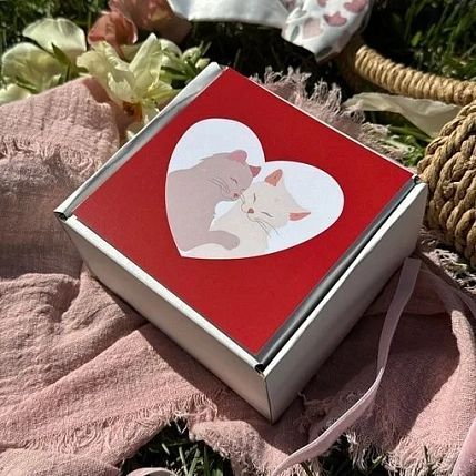 Открытка квадратная «Влюбленные котики», красная, 10 х 10 см, фото 3.