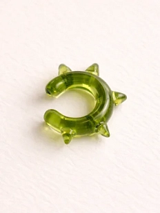 Кафф Лампджой глянцевый, стекло, прозрачный с шипами, зеленый