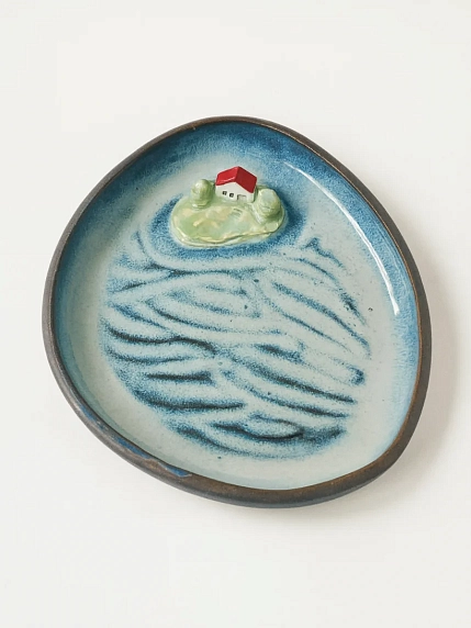 Тарелка с фигуркой внутри Голубое море, чёрная, керамика, 14 см, фото 2.