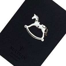 Брошь ручной работы Bulygin «Лошадка», бело-серебристая, фарфор