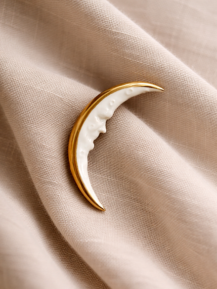 Брошь ручной работы Bulygin «Месяц», фарфор, бело-золотистая, фото 2.