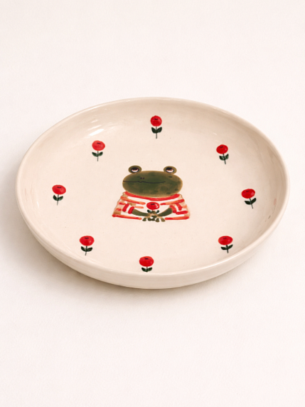 Тарелка ручной работы Ким керамика с бортиком Лягушка с красными ягодками, белая, фарфор, 16 см, фото 2.