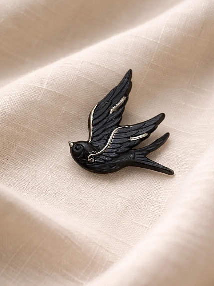 Брошь ручной работы Фарфор Булыгина «Ласточка», чёрно-серебристая, фото 3.