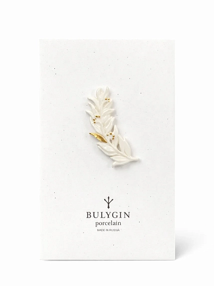 Брошь ручной работы Фарфор Булыгина «Веточка оливы», бело-золотистая, фото 1.