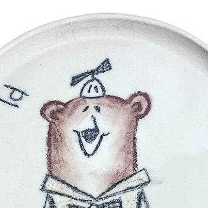 Тарелка ручной работы «Pleased bear в комбинезоне», керамика, 15 см, фото 2.