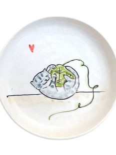 Тарелка ручной работы Котик с клубочком, керамика, 13-14 см