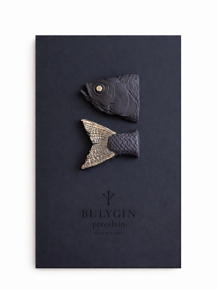 Брошь ручной работы Bulygin «Рыбий хвост», фарфор, чёрно-серебристая, фото 1.
