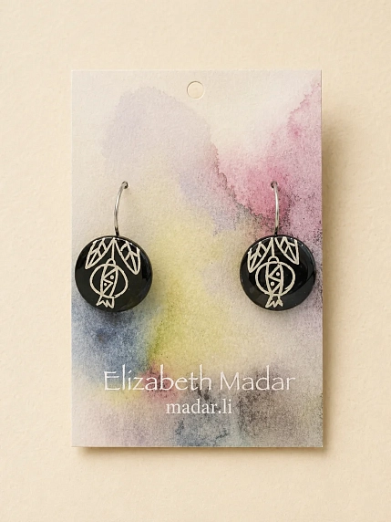 Серьги Elizabeth Madar Цветочный орнамент, круглые, керамика, чёрные, фото 1.