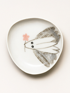 Блюдце ручной работы Заяц с розовым цветочком, керамика, 14 см