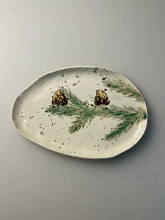 Блюдце ручной работы Верба керамика Еловые веточки, белое, керамика, 18 см