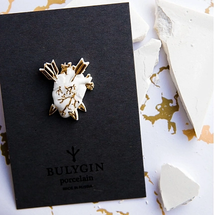 Брошь ручной работы Фарфор Булыгина «Разбитое сердце», бело-золотистая, фото 4.