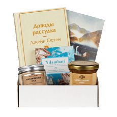 Подарочный набор с книгой «Доводы рассудка», ароматической свечой, солёной карамелью и шоколадом