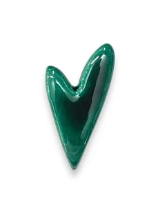 Брошь ручной работы КерамЕлКа «Длинное сердце», изумрудная, керамика