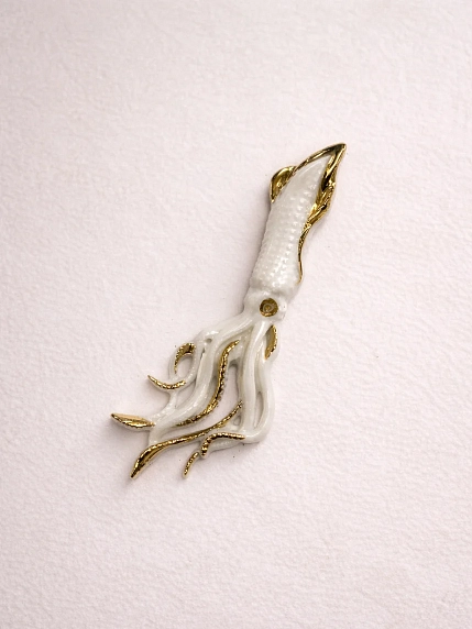 Брошь ручной работы Фарфор Булыгина «Кальмар», бело-золотистая, фото 2.