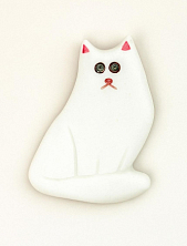 Брошь ручной работы Екатерина Юдо «Белый кот», керамика