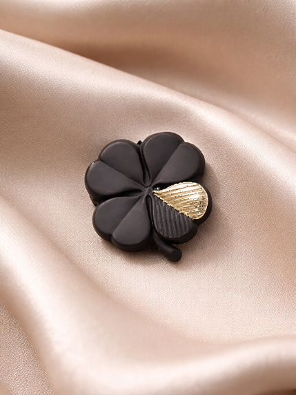 Брошь ручной работы Bulygin «Клевер», фарфор, чёрно-серебристая, фото 4.