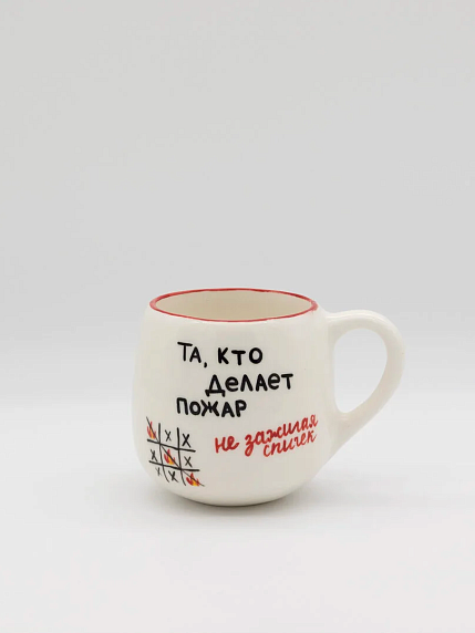 Кружка ручной работы мятая Hands in clay «Та, кто делает пожары», белая, керамика, 400 мл, фото 1.
