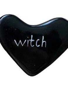 Брошь ручной работы Сердце с надписью «Witch», полимерная глина