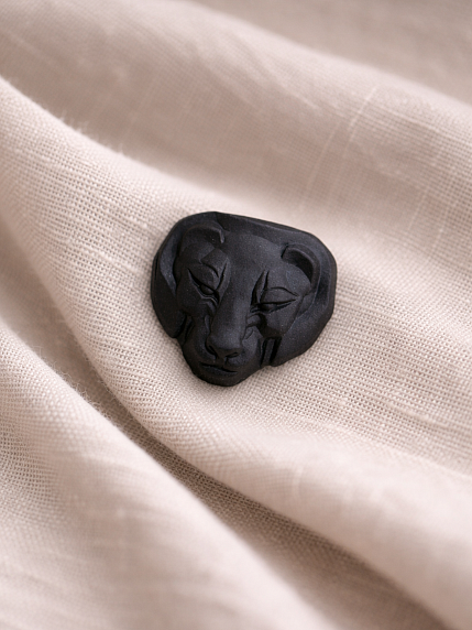 Брошь ручной работы Bulygin «Львица» чёрная, фарфор, фото 7.